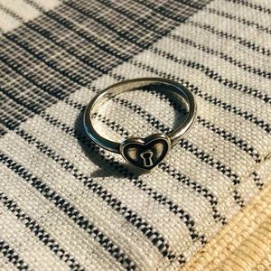 RETIRED James Avery love unlocked ring | size 7.5